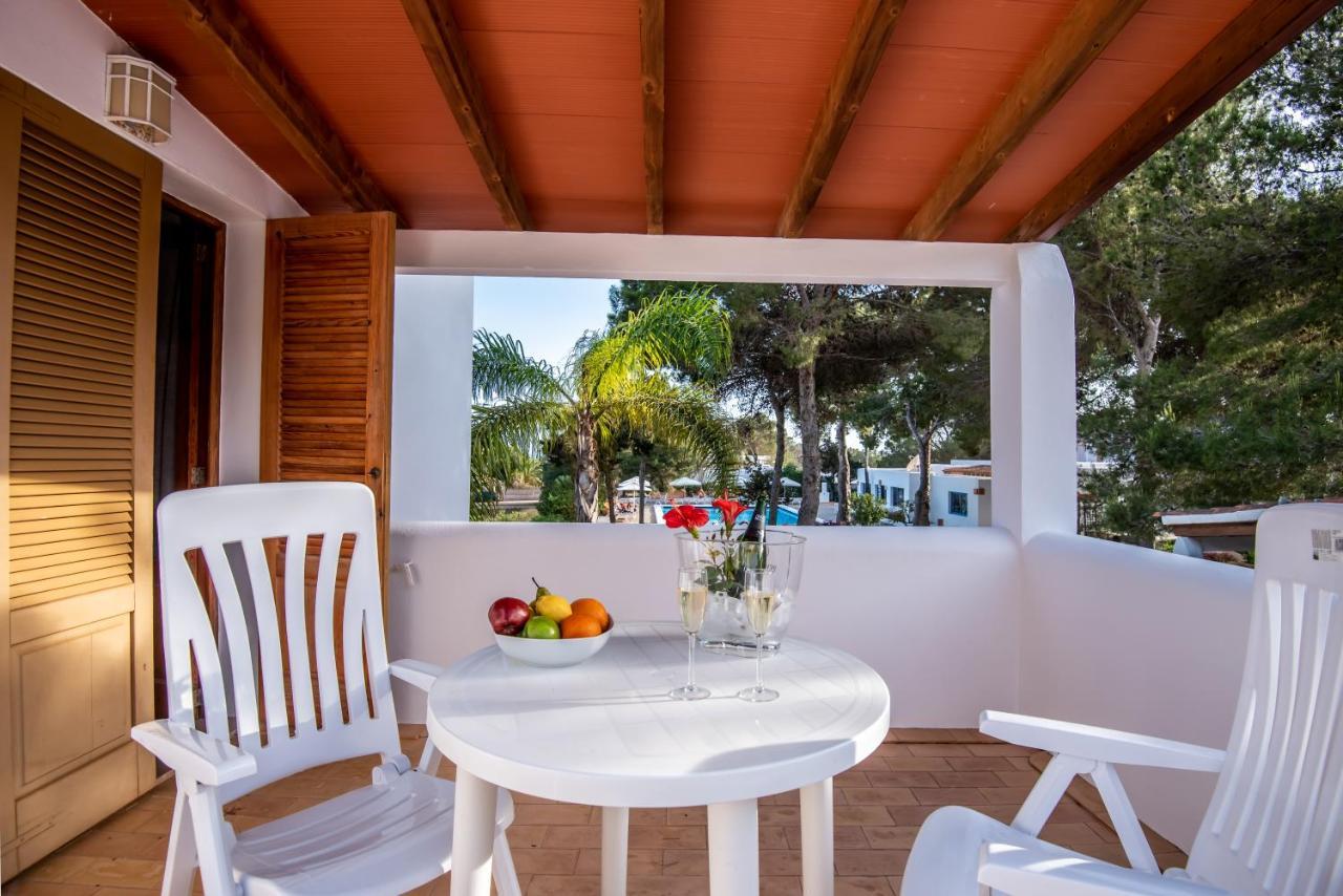 Bungalows Es Pins - Emar Hotels Playa de Migjorn Esterno foto